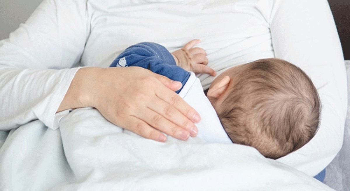 شیردهی به نوزاد