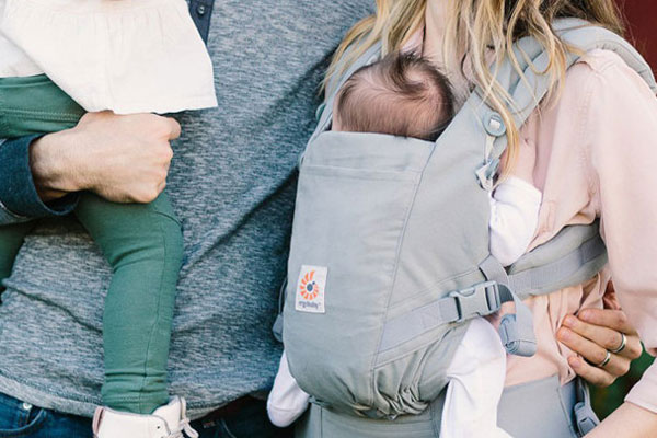 خرید آغوشی نوزاد