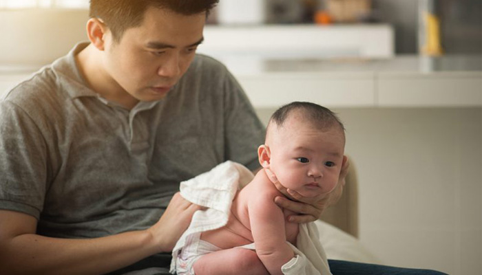 بهترین روش آروغ گرفتن نوزاد