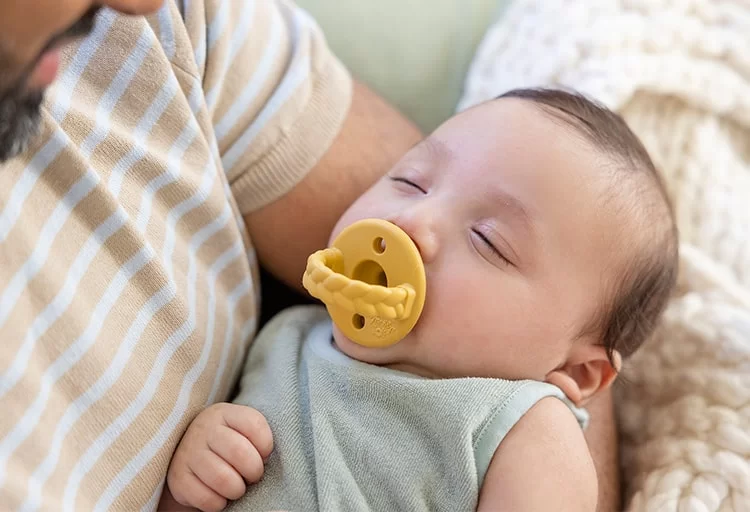 بهترین پستانک برای دندان نوزادان