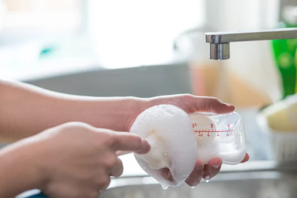 نحوه شستن شیشه شیر نوزاد