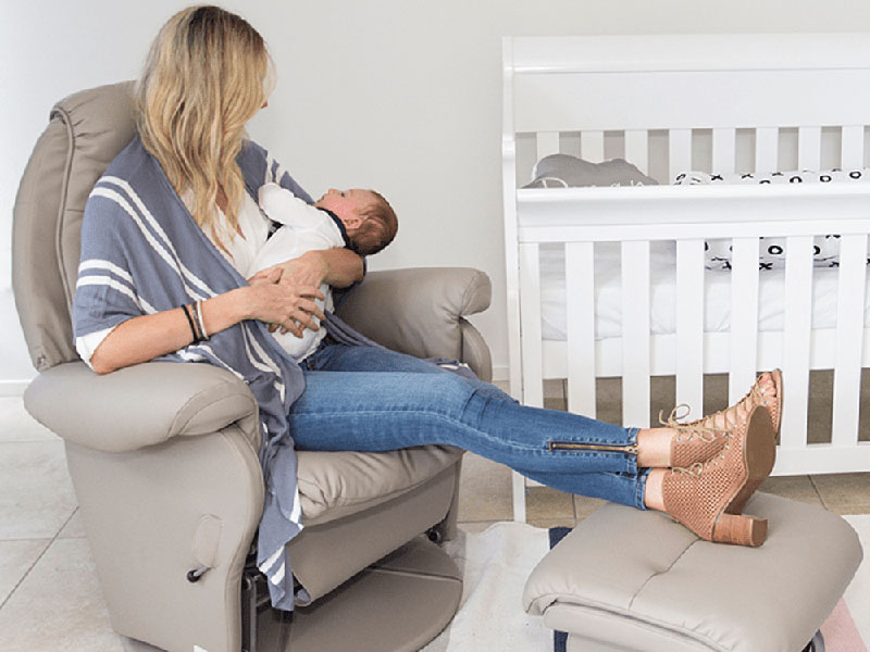 صندلی شیردهی مادر