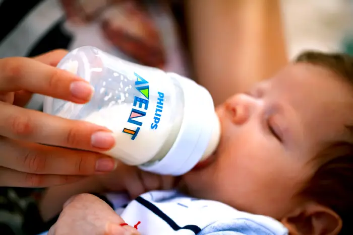  طرز استفاده از شیشه شیر اونت