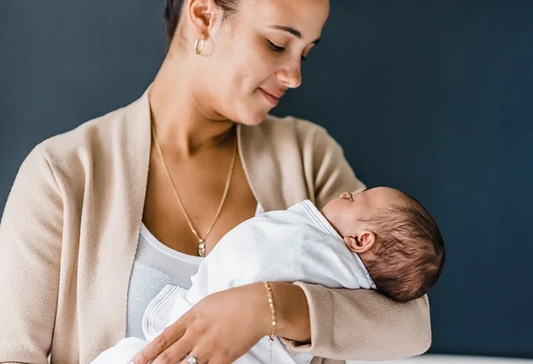 مزایا و معایب قنداق نوزاد