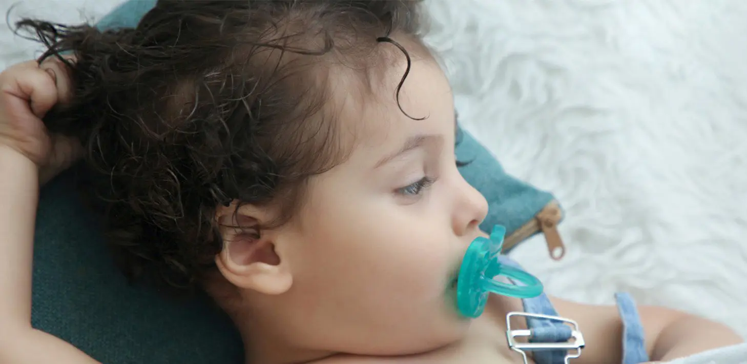 پستانک برای نوزاد خوب است یا بد؟