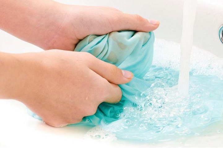 اسپری لکه بر لباس نوزاد یونی Uni