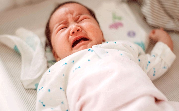 گریه نوزاد در شب 