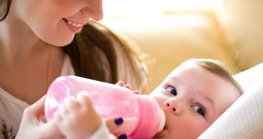 تغذیه نوزاد با شیرخشک