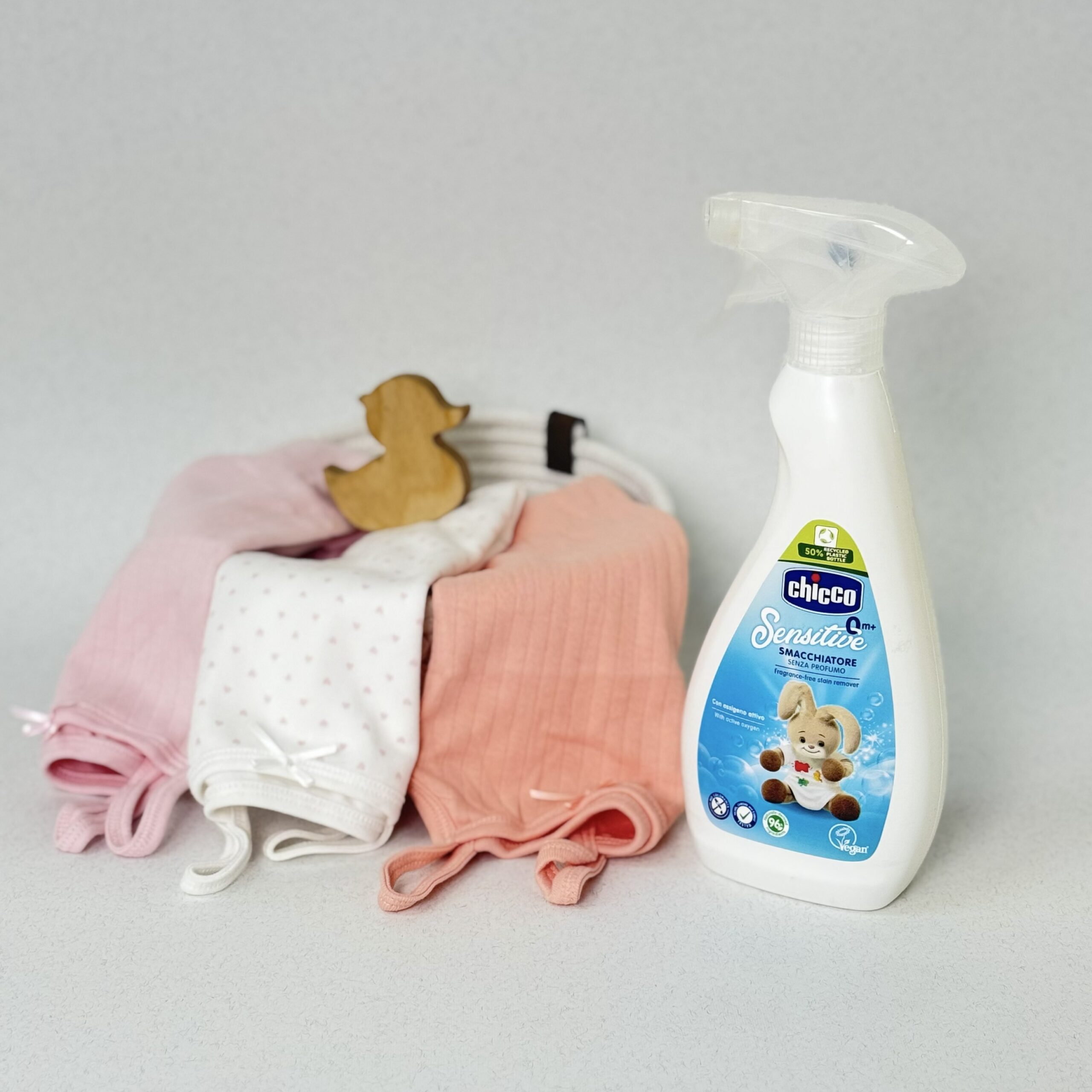 اسپری لکه بر لباس کودک چیکو Chicco